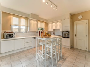 House | Private kitchen | Highchair