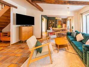 House | Living area | IPod dock - Stunning Holiday Home in Theux (Theux)