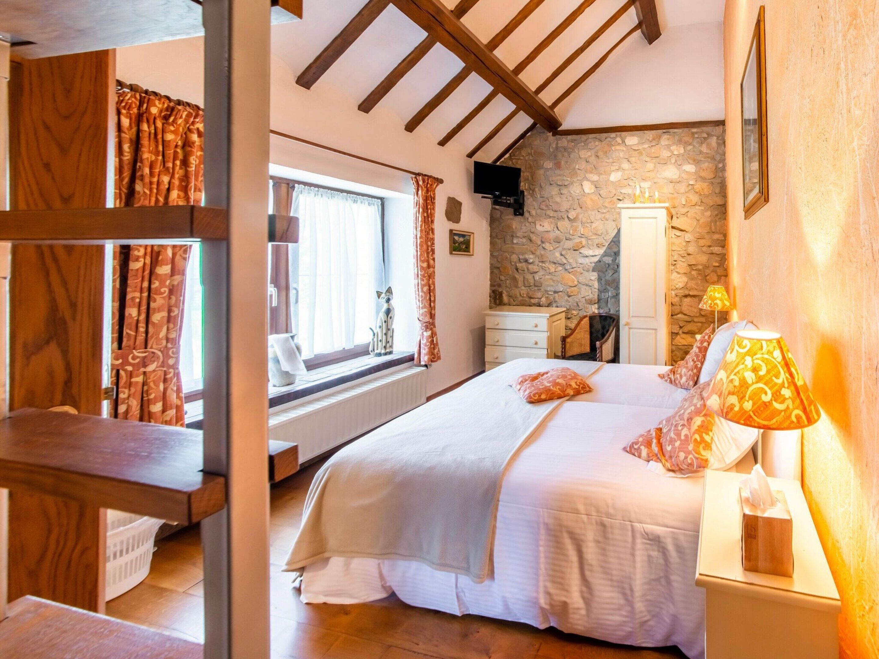 4 chambres, ameublement personnalisé, draps fournis