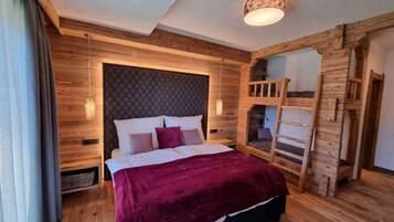 Chalet | 2 bedrooms, individually furnished, iron/ironing board, bed sheets