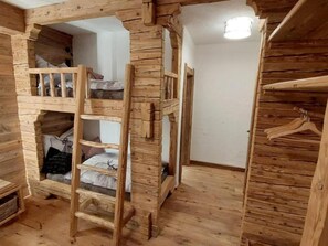 Chalet | 2 Schlafzimmer, individuell eingerichtet, Bügeleisen/Bügelbrett