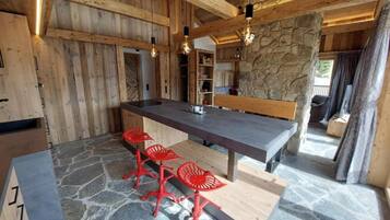 Chalet | Private kitchen | Stovetop, dishwasher