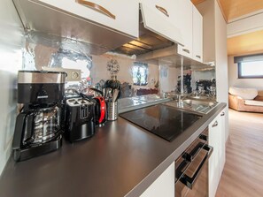 Private kitchen - Holiday Home in Leglise With Garden (Léglise)