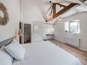 Casa | 10 habitaciones, tabla de planchar con plancha y ropa de cama 