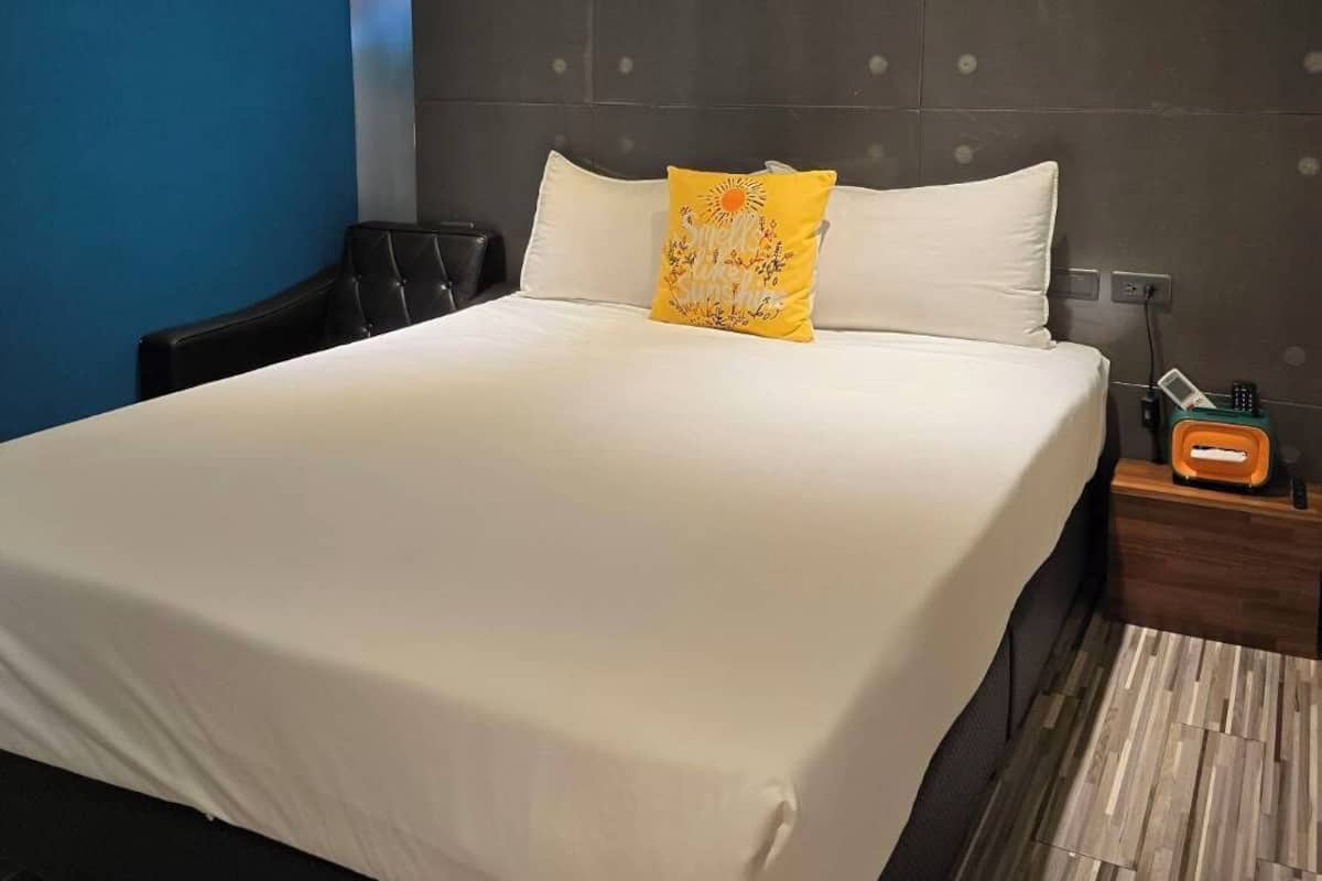 Habitación económica doble, 1 habitación | Ropa de cama hipoalergénica, cortinas opacas, sistema de insonorización