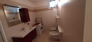 Shower, hair dryer, bidet, towels - APARTMENT LILIA 2 - ground floor CIN IT022229C2XZUKPCQ (Tiarno di Sopra)