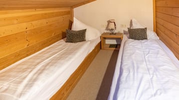 2 عدّة غرف نوم وملاءات أسرّة