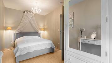 House | 3 bedrooms, individually furnished