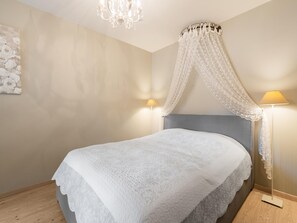 House | 3 bedrooms, individually furnished