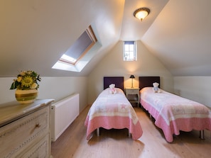 House | 3 bedrooms, individually furnished