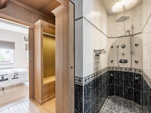 House | Bathroom