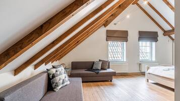 House | 5 bedrooms, individually furnished, iron/ironing board, bed sheets