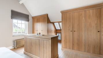 Nhà | 5 phòng ngủ, trang bị nội thất với thiết kế riêng biệt