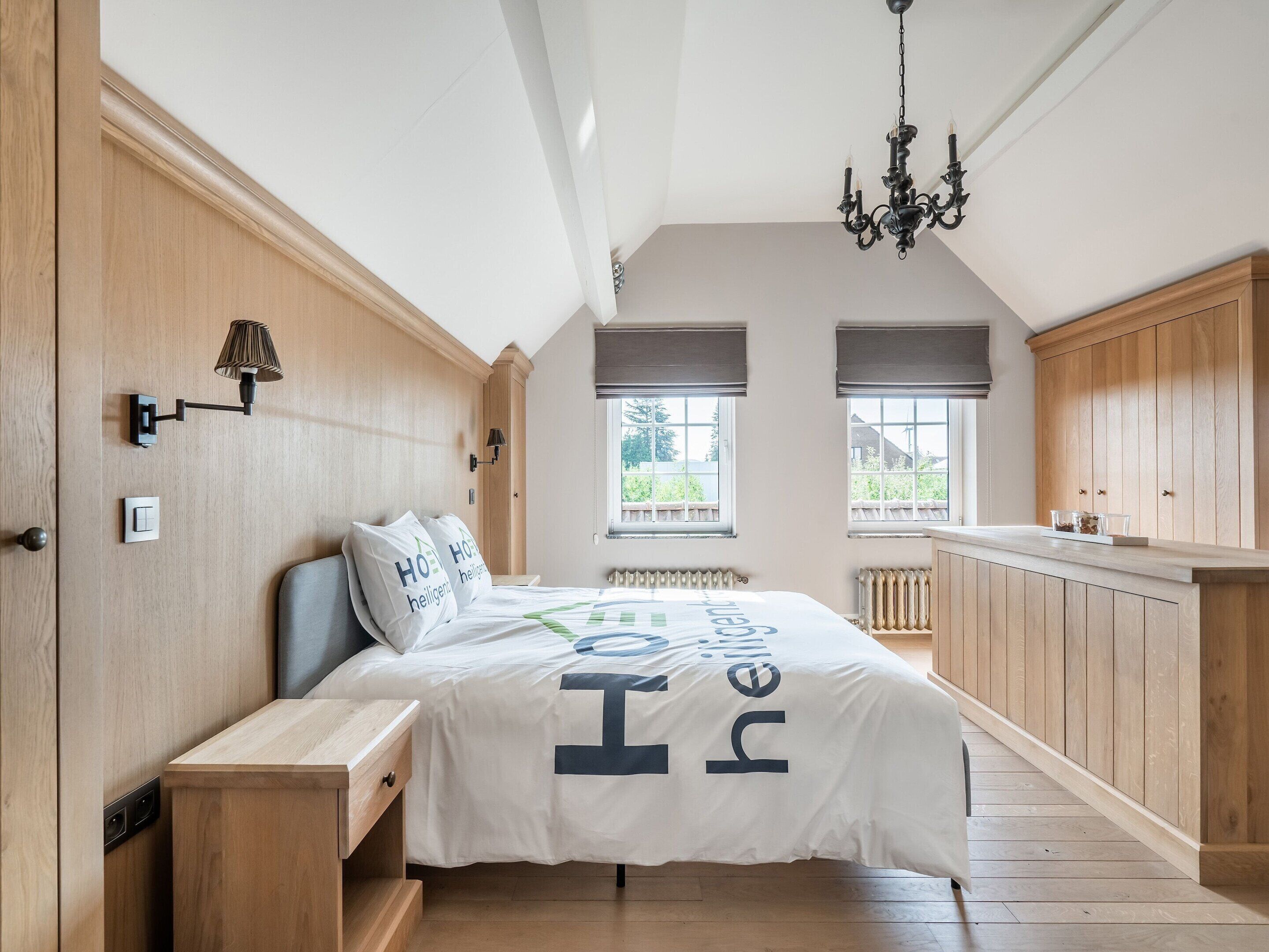 House | 5 bedrooms, individually furnished, iron/ironing board