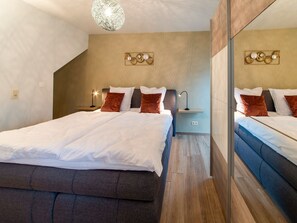 Maison | 5 chambres, ameublement personnalisé, fer et planche à repasser