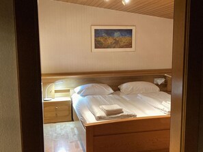 獨棟房屋 | 4 間臥室、布置獨特、熨斗/熨衣板、床單