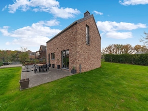 House | Garden - Holiday Home in Noiseux With Fenced Garden (Somme-Leuze)