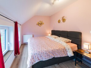 House | 4 bedrooms, individually furnished, iron/ironing board - Holiday Home in Noiseux With Fenced Garden (Somme-Leuze)