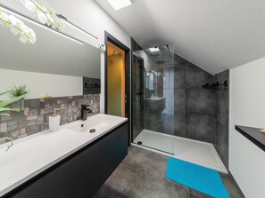 House | Bathroom