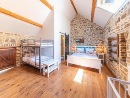 House | 3 bedrooms, individually furnished, bed sheets