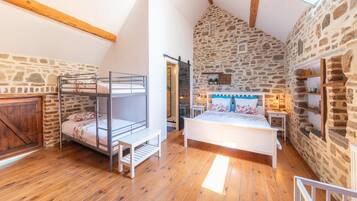 House | 3 bedrooms, individually furnished, bed sheets