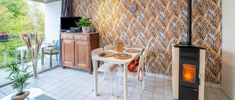 Apartment | Dining