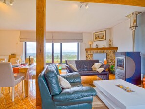 House | Living room - Holiday Home in Lierneux With Private Garden (Lierneux)