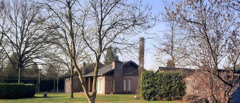 المنشأة من الخارج