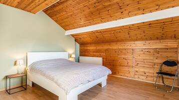 House | 4 bedrooms, individually furnished, bed sheets