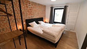 House | 9 bedrooms, individually furnished