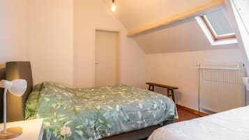 2 bedrooms, bed sheets