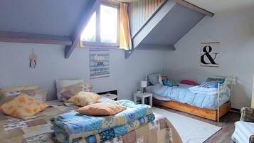 5 bedrooms, individually furnished, iron/ironing board, bed sheets