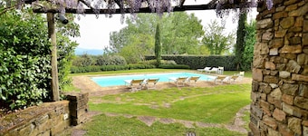 Lovely and quaint apartment in Tuscany villa!