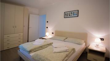 3 makuuhuonetta, ilmainen Wi-Fi, vuodevaatteet, pääsy pyörätuolilla