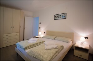 3 bedrooms, free WiFi, bed sheets, wheelchair access - Apartment 1 - ground floor CIN IT02229C29HW5GDWD (Tiarno di Sopra)