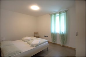3 bedrooms, free WiFi, bed sheets, wheelchair access - Apartment 1 - ground floor CIN IT02229C29HW5GDWD (Tiarno di Sopra)