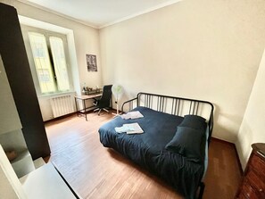 2 bedrooms, in-room safe, desk, iron/ironing board