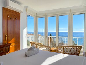 Unclassified image, 4 of 30, button