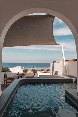 Deluxe Suite with Sea View and Jetted tub | Premium bedding, in-room safe, soundproofing, iron/ironing board - Almyra Oia Suites (Santorini)