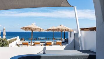Deluxe Suite with Sea View and Jetted tub | Terraza o patio