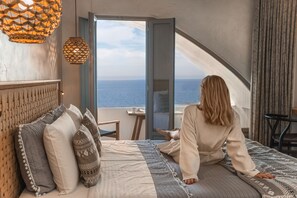 Master Suite with Sea View | Premium bedding, in-room safe, soundproofing, iron/ironing board - Almyra Oia Suites (Santorini)