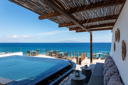 Almyra Oia Suites Adults Only 