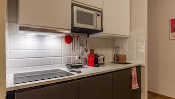 Refrigerador, microondas, parrilla de estufa y lavavajillas