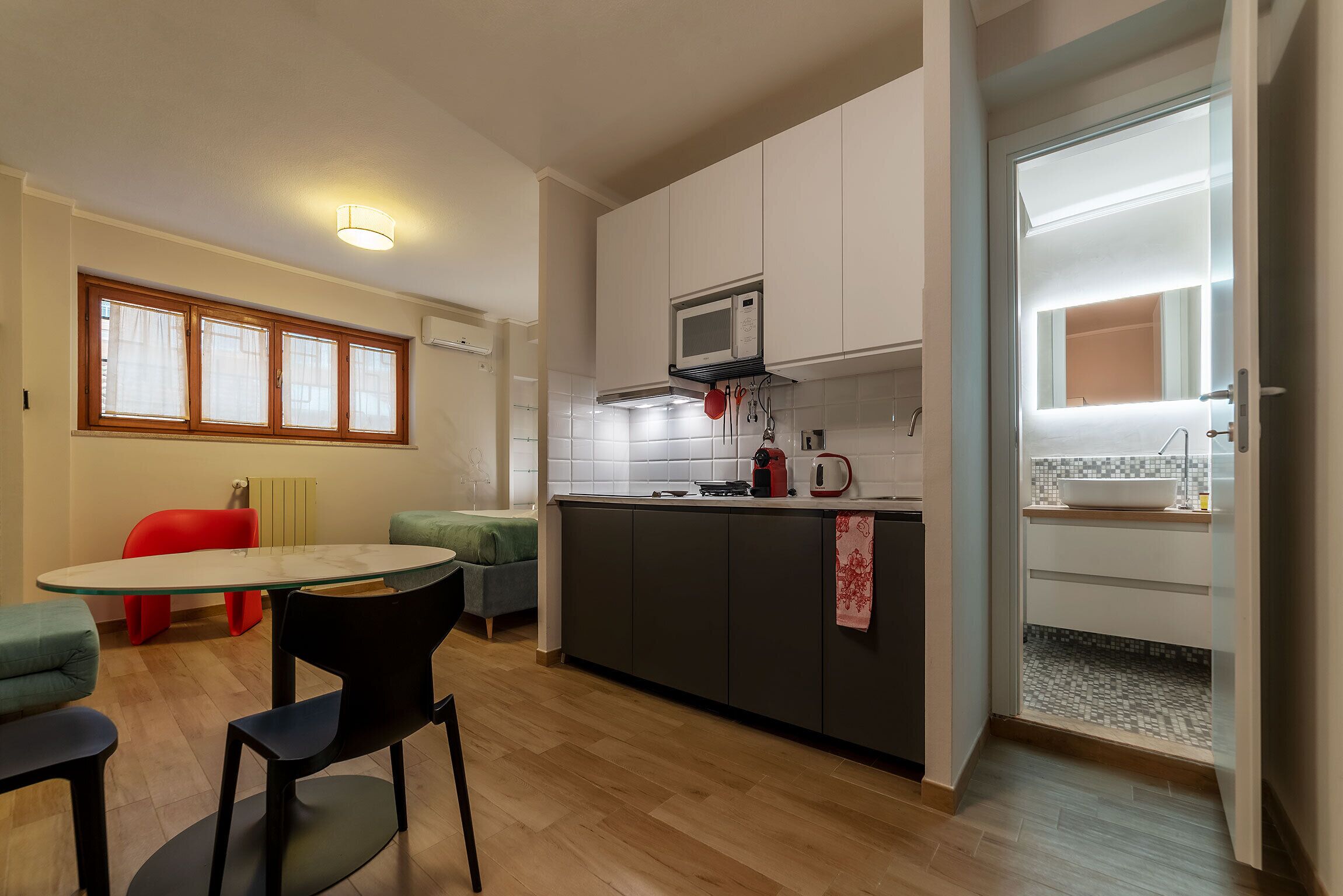 Fridge, microwave, stovetop, dishwasher