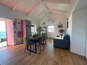 Interior - Beautiful 2 Bedroom Ocean Front Stone House In São Jorge,  Azores (Belo Canto) (São Jorge)