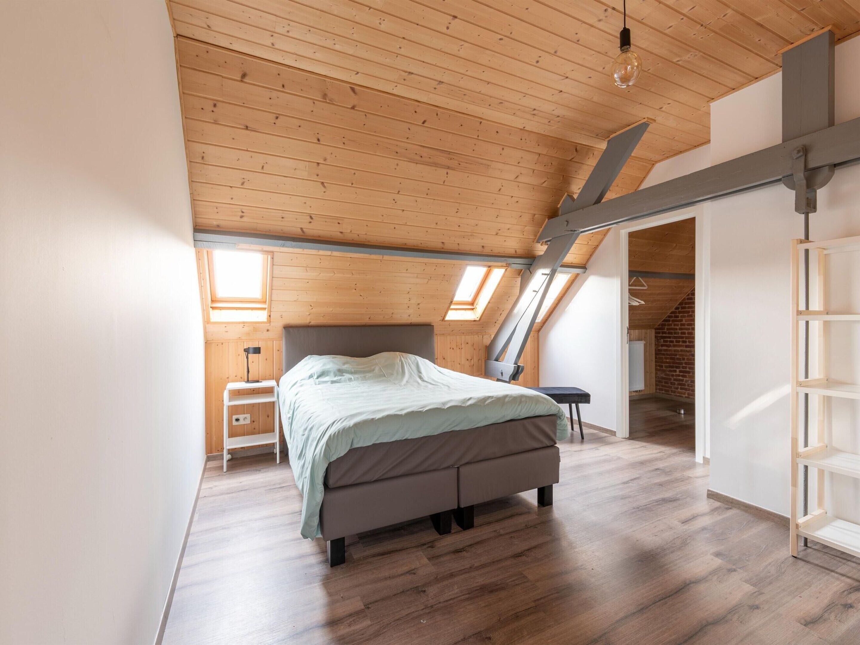 2 bedrooms, bed sheets