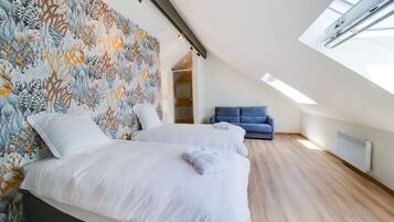 House | 2 bedrooms, individually furnished, bed sheets