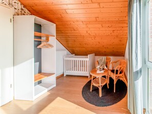 House | 3 bedrooms, individually furnished