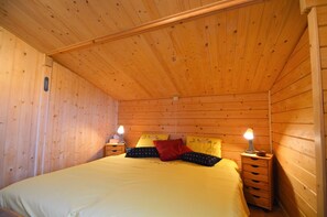 Chalet | 1 bedroom, individually furnished, iron/ironing board, bed sheets - Pleasant Chalet in Anhee in a Charming Area (Anhée)