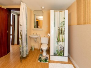 House | Bathroom - Holiday Home in Marche-en-famenne With Garden (Marche-en-Famenne)
